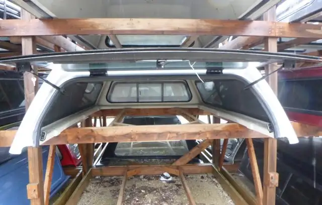 2014 - 2018 GMC Sierra or Chevrolet Silverado 8' Truck Cap in Other Parts & Accessories in Kitchener / Waterloo - Image 4