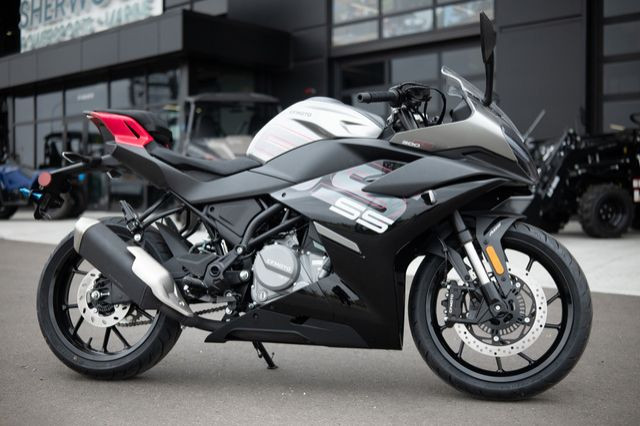 2024 CFMOTO 300SS in Street, Cruisers & Choppers in Strathcona County - Image 2