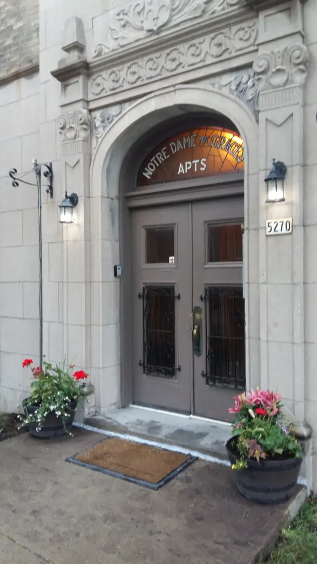 Get th Best Furnished Room fees included Keys in hand Clean only