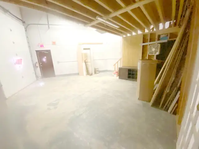 Stouffville office units & warehouse  for lease. in Room Rentals & Roommates in Markham / York Region - Image 9
