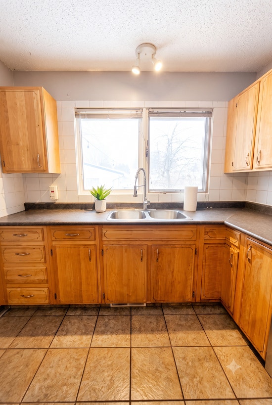 Nice 3-Bed Mainfloor Suite - Close to U of S, Saskatoon 4
