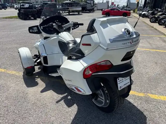 2011 Can-Am SPYDER RT LIMITED in Sport Touring in Lanaudière - Image 7