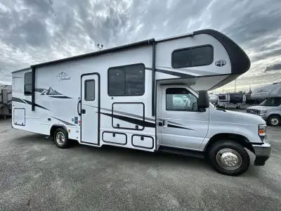 The 2026 Entrada 2800S from EAST TO WEST is a well-rounded Class C motorhome built with adventure an...
