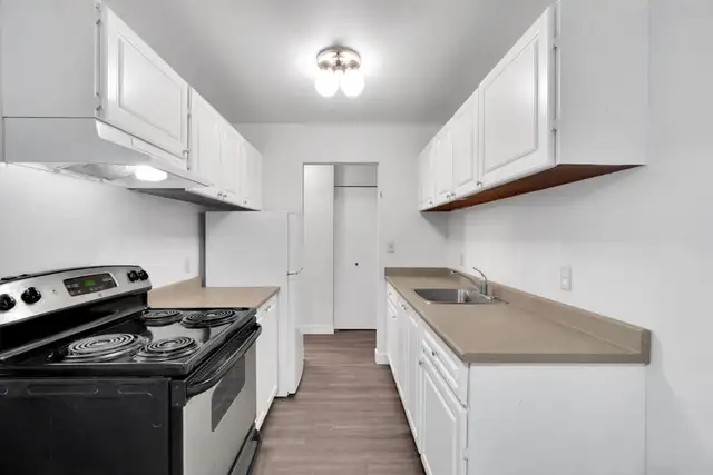 Dolphin Square Apartments - 2 Bedroom available at 8200 Park Roa in Long Term Rentals in Richmond - Image 11