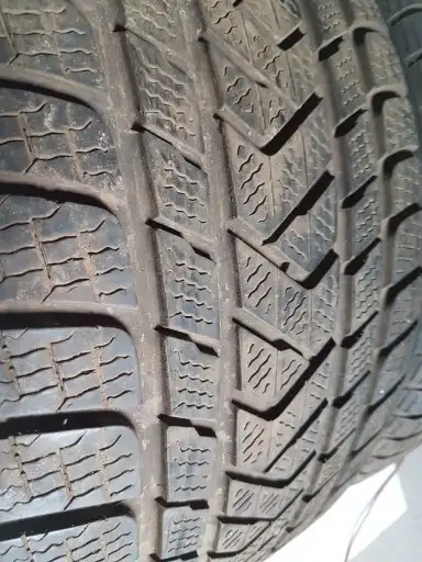 4 staggered 315/35/22 285/40/22 PIRELLI scorpion WINTER tires 75 % tread left ,,,, for bmw X7 porsch...