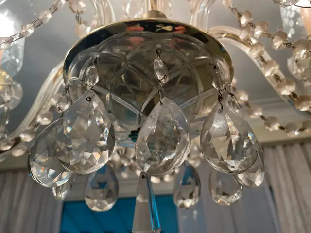 CRYSTAL CHANDELIER. TEARDROP HANGING PEAR SHAPED CRYSTAL PENDANT63848997554435123
