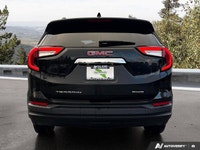 Navigating daily life or exploring new horizons becomes a pleasure in this 2024 GMC Terrain SLE, pre... (image 3)