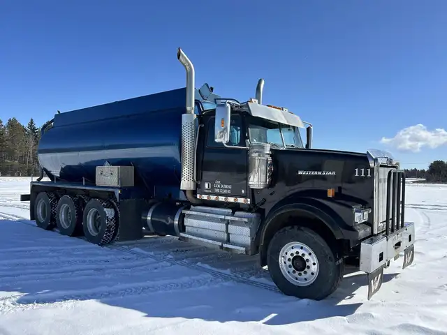 2020 WESTERN STAR 4900FA in Heavy Trucks in Saskatoon - Image 4