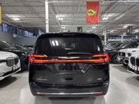 **FORMER DAILY RENTAL** **SPRING SPECIAL!** FEATURING : AWD, POWER SLIDING DOORS, POWER TRUNK, 7 PAS... (image 4)