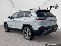 Vehicle Highlights Sunroof Keyless Entry Apple CarPlay Conquer your daily commute and weekend advent... (image 2)
