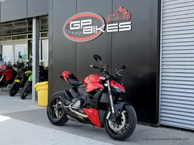 2022 Ducati Streetfighter V2 Ducati RedA New Fighter in Town The new Streetfighter V2 is a sports na...