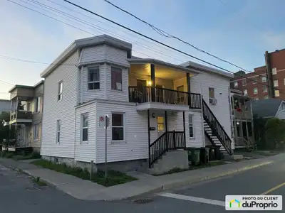 Grand duplex composé d'un 5 1/2 ainsi que d'un 6 1/2, plus sous-sol de rangement. - Possibilité d'oc...