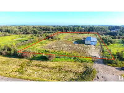 Excellent opportunity to lease a freestanding 4,608 sq.ft. industrial building situated on a spaciou...
