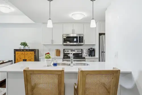 Bright and modern 2-bedroom, 2-bathroom condo in Guelph’s desirable south end. This well-designed un...