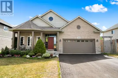 Check out this meticulously maintained 5-bedroom, 3.5-bath Executive Bungaloft, located in a highly...