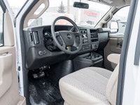 JUST LANDED 2025 CHEVROLET EXPRESS 2500!! SAVE THOUSANDS VERSUS BRAND NEW!!! MORE PHOTOS TO COMEPRIC... (image 8)