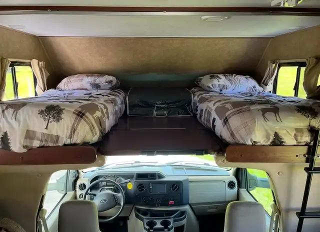 2014 Class C Forest River Motorhome FAMILY SIZE UNIT in RVs & Motorhomes in Strathcona County - Image 3