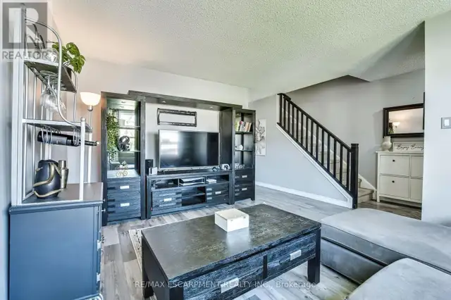 2 - 2700 BARTON STREET E Hamilton (Grayside), Ontario in Condos for Sale in Hamilton - Image 3