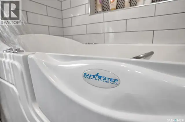 704 Leeville DRIVE Assiniboia, Saskatchewan in Houses for Sale in Moose Jaw - Image 27