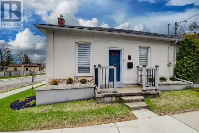 19 CEDAR STREET Cambridge, Ontario in Houses for Sale in Cambridge - Image 3