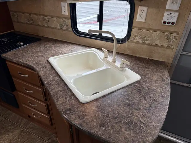 2011 Jayco JAY FLIGHT 29 RLS in Travel Trailers & Campers in St. Albert - Image 16
