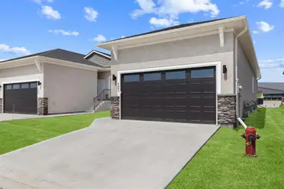 R14//Selkirk/This 3-bedroom, 1,446 sq ft corner unit is now under construction with summer 2026 poss...