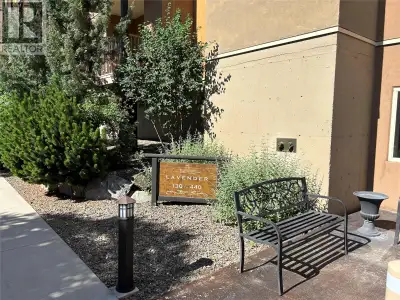 2 QUARTER SHAREs -RARE LARGE CORNER UNIT IN THIS WORLD CLASS RESORT 1,053 Sq. Ft. 2 Bdrm (2 king bed...