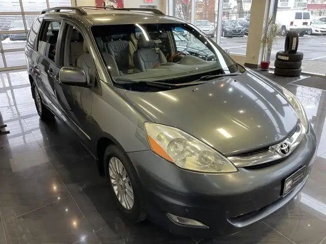 2007 Toyota Sienna XLE LTD AWD in Cars & Trucks in City of Montréal - Image 4