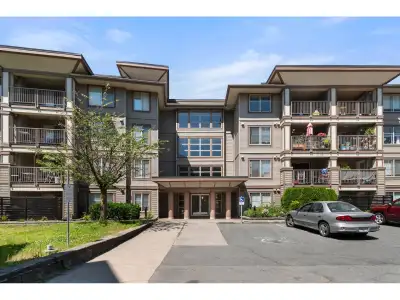 Location location! Come view this gorgeous 2 bedroom 2 bath unit in the heart of Chilliwack! Enjoy t...