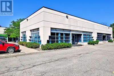 Opportunity Knocks! Street-level office unit in a prime Markham location with a functional layout, r...