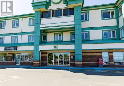 Beautifully maintained and spacious, this 2-bedroom condo in secure Summerville Plaza is an incredib...