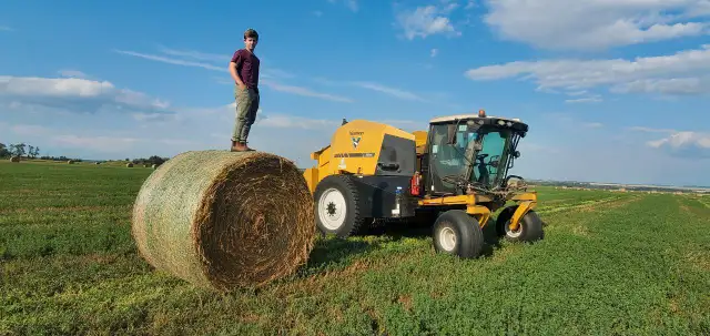 Custom Trucking and Baling63005665174275124