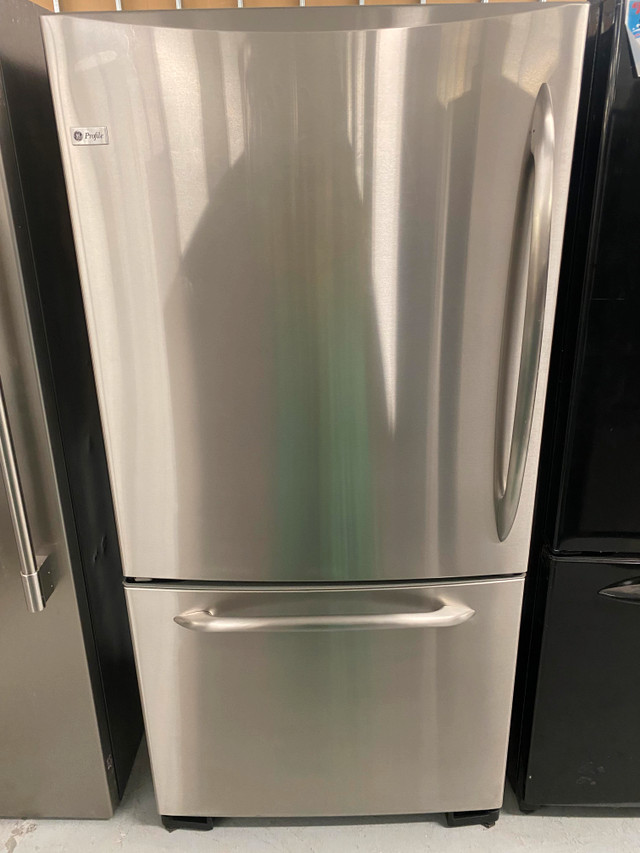 5905 Réfrigérateur Fridge 33" GE PROFILE inox Refrigerator