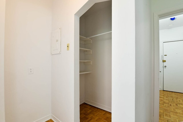 3250 Van Horne — photo 1