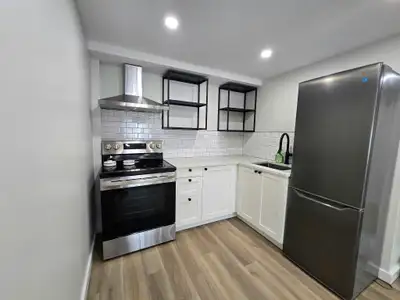 Available immediately, this beautifully renovated 1 bedroom apartment offers modern finishes, a func...