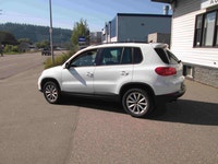 2017 Volkswagen Tiguan Wolfsburg Edition AWD with 126,705km! Equipped with remote keyless entry, pow... (image 4)