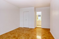 Akelius two bedroom apartment for rent. Located near Av. Wilderton in the Cote-des-Neiges neighborho... (image 4)