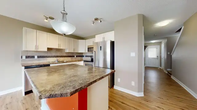 3 BEDS 3 WASHROOMS FINISHED BASEMENT ATT GARAGE63417637389955123