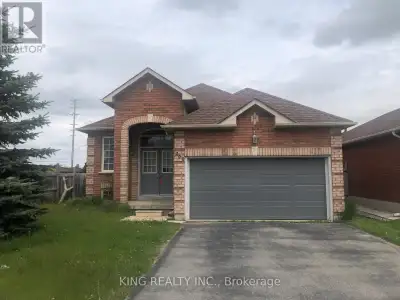 Immaculate 5 Bedroom / 3 Bathroom fully finished raised bungalow in Barries' Country Club Estates. V...