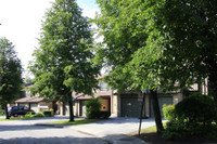 Waterford Townhomes for rent in Mississauga are within walking distance to Meadowvale Town Centre, s... (image 2)