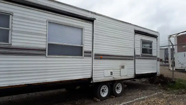 WE CAN REMOVE :- 5th WHEEL TRAILERS, MOTORHOMES, BUSES & RV'S in RV & Camper Parts & Accessories in Edmonton - Image 4