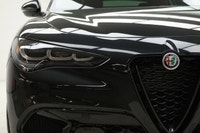 Local trade with only 3,948 KM!!! This Alfa Romeo Stelvio delivers a Intercooled Turbo Premium Unlea... (image 2)
