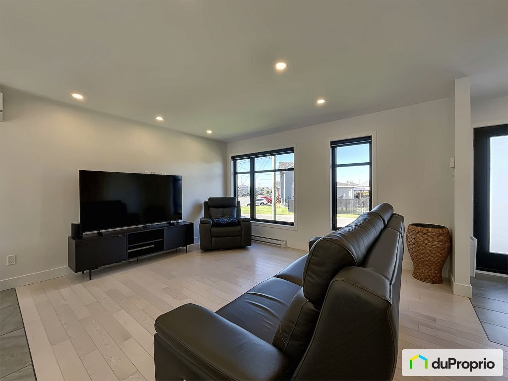 $764,000 - 2 Storey for sale in St-Apollinaire — photo 2