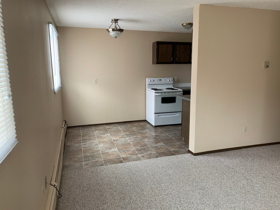Spacious 1 Bed Apartment in Riverside Meadows!! 4
