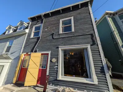 This fully furnished 2 bedroom apartment is the perfect spot for a couple or friends wanting to shar...