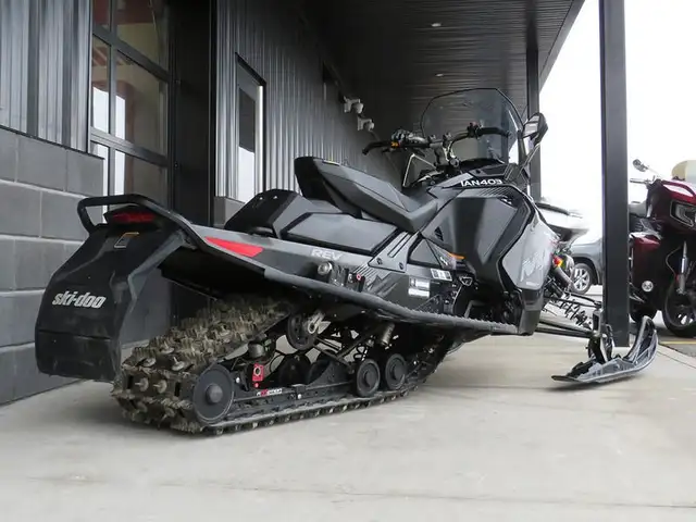 MXZ X-RS Rotax 850 E-TEC Black in Snowmobiles in Cambridge - Image 11