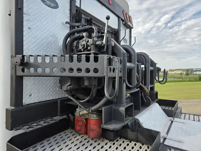 2014 KENWORTH T800 in Heavy Trucks in Saskatoon - Image 62