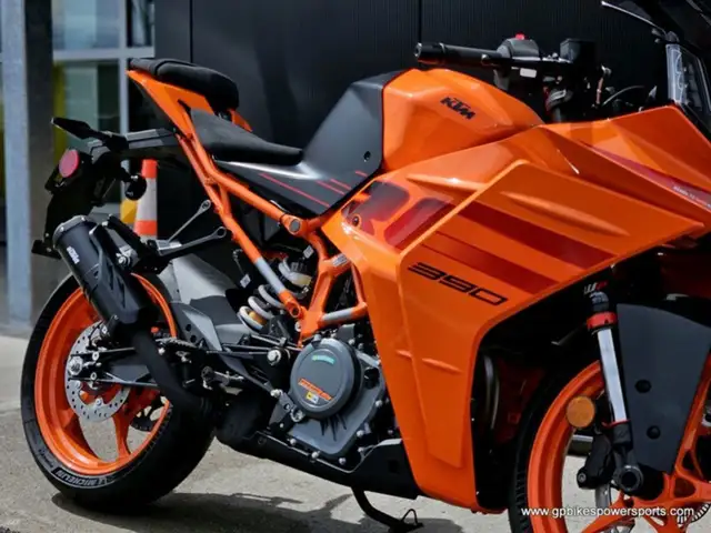 2024 KTM RC 390 in Sport Bikes in Oshawa / Durham Region - Image 11
