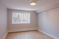 Renovated Akelius two bedroom apartment for rent. Located near Drummond and Sherbrooke in the Downto... (image 7)