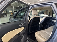 **SUMMER SPECIAL!** FEATURING : AWD, BIG TOUCHSCREEN INFOTAINMENT, HIGHLY EQUIPPED, VERY CLEAN! FINI... (image 6)